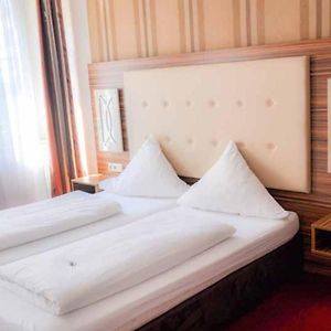 Standard Zimmer mit Kingsize-Bett